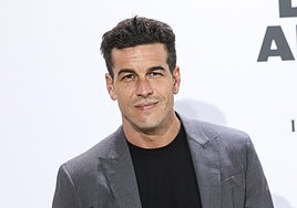 Mario Casas habla por primera vez sobre el romance entre su hermana Sheila y Escassi: «Se le ve majísimo y maravilloso»