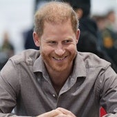 El Príncipe Harry reaparece mientras la Familia Real británica está en el centro de la polémica: «Está bien sentirse...»