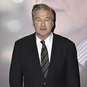 Alec Baldwin demanda a las autoridades por persecución maliciosa y violación de sus derechos civiles en el caso 'Rust'