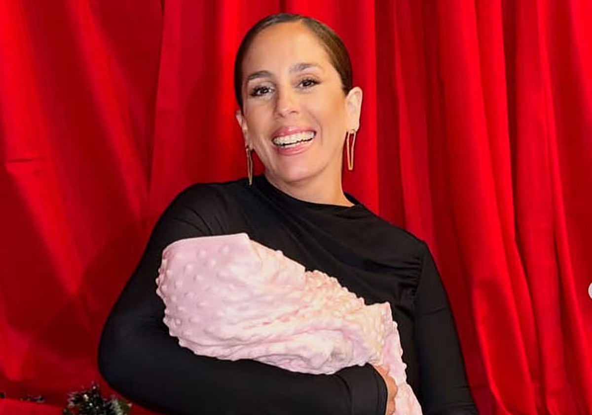 Anabel Pantoja y su pequeña Alma, en una imagen de sus redes sociales.