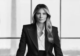 Las claves del impactante retrato oficial de Melania Trump como primera dama: «Podría gobernar el país»