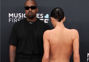 Quién es Bianca Censori, la peculiar novia de Kanye West que fue expulsada de los Grammy por ir desnuda