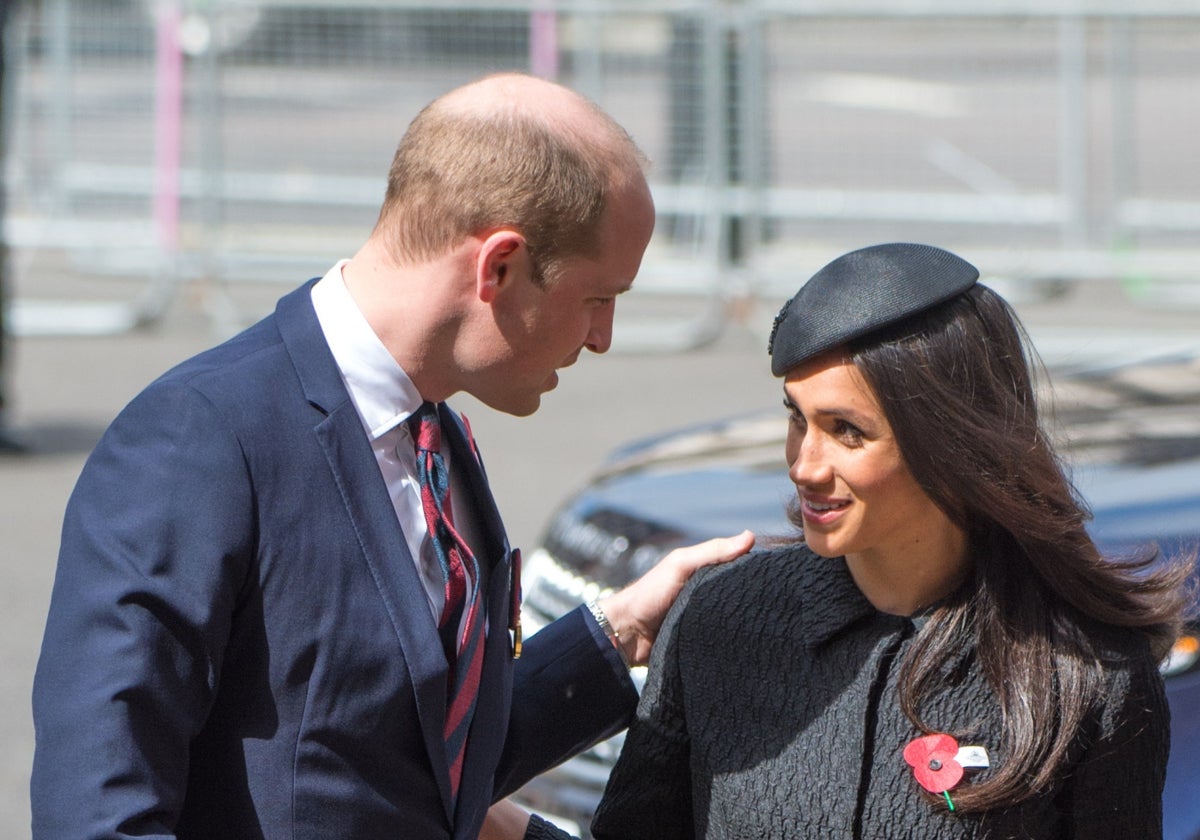 Meghan y Guillermo se saludan en 2018, apenas un mes antes de la boda de los Sussex