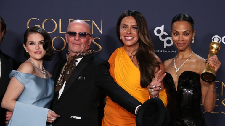 Karla Sofía Gascón, acompañada de Selena Gomez, Jacques Audiard y Zoe Saldaña