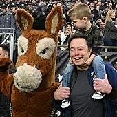 Una influencer insta a Elon Musk a que reconozca a su decimotercer hijo