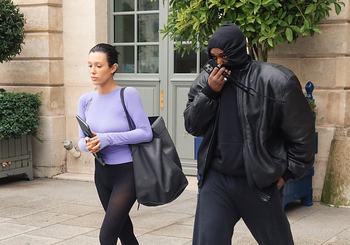 Bianca Censori reaparece vestida de enfermera retro y junto a Kanye West pese a los rumores de divorcio