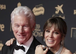 Richard Gere y Alejandra Silva pasean (y enseñan) su amor en el paraíso de Las Maldivas