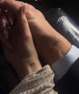 Imagen secundaria 2 - Grecia Reina en una foto con su padre, con su look de cumpleaños y mostrando el tatuaje que se ha hecho con Pepe Reina