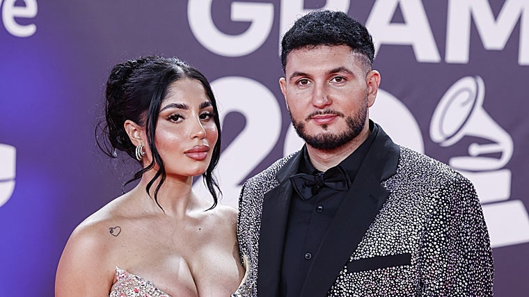 Lola y Omar Montes en los Latin Grammy