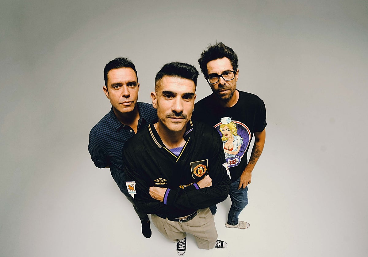 Álvaro Benito (centro) junto a sus compañeros de Pignoise