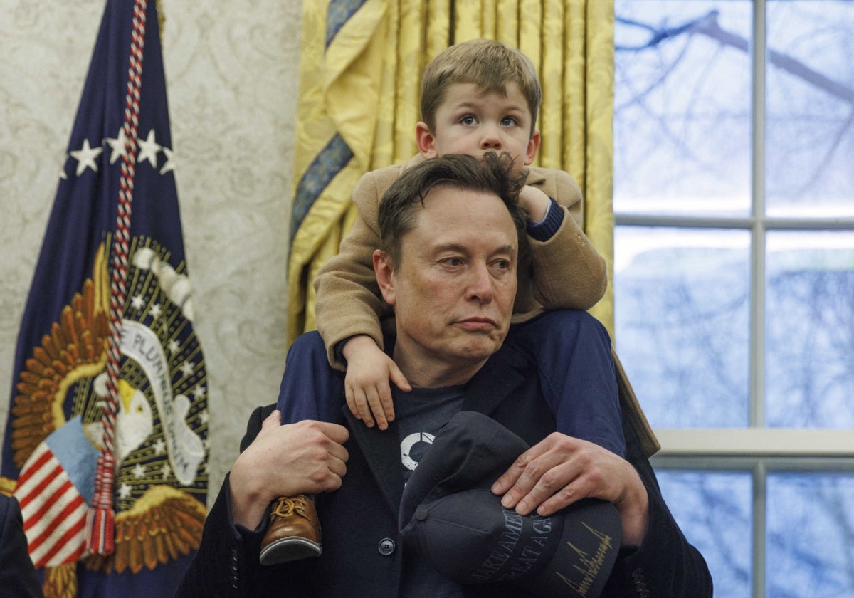 Elon Musk y su hijo X, durante su última visita al Capitolio.