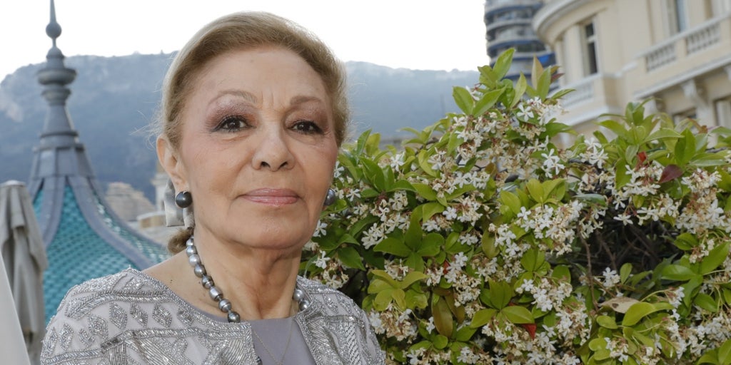 La trágica y lujosa vida de la emperatriz Farah Diba, una historia de cine