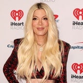 Tori Spelling revela su impactante relación con los líquidos: un miedo irracional y su «alergia al agua»