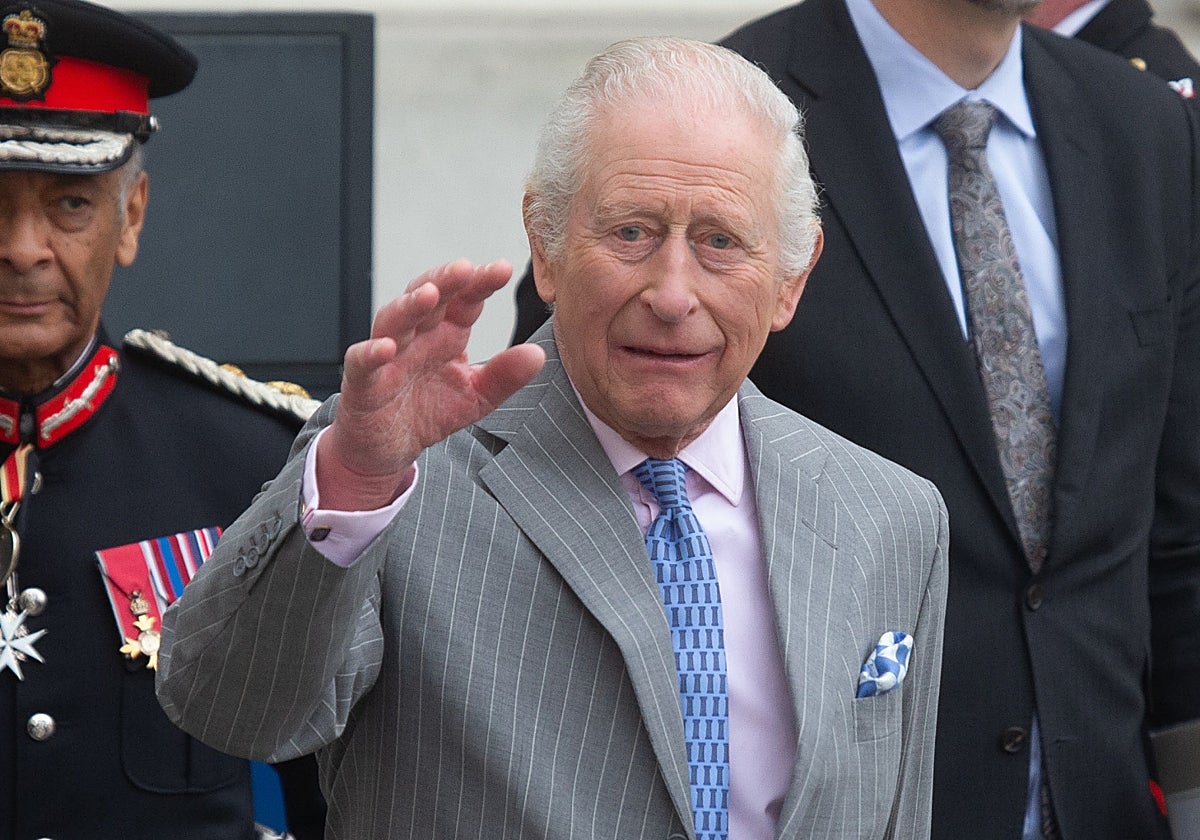 Carlos III de Inglaterra emite un comunicado tras su ingreso hospitalario para mandar su apoyo tras el terremoto de Birmania: «Estamos conmocionados»