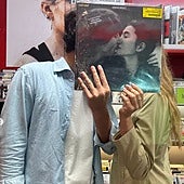 Adivina adivinanza: ¿qué royal se besa con su novia tras el disco de John Lennon y Yoko Ono?