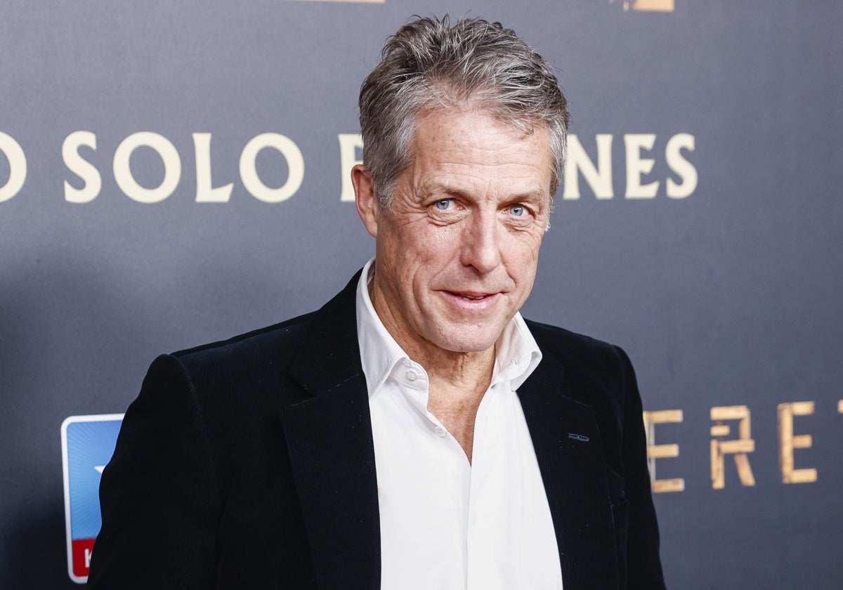 Hugh Grant estalla contra un agente de inmigración en Heathrow: «Preguntaron a mis hijos si de verdad era su padre»