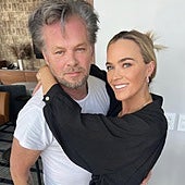 La hija del músico John Mellencamp dice que su padre ya le ha preparado su entierro en medio de su lucha contra el cáncer