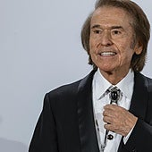 Primera salida de Raphael tras su enfermedad: viaja a Ibiza junto a su mujer Natalia Figueroa