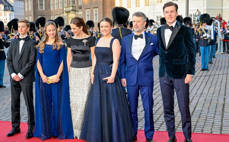 Imagen principal - La celebración de cumpleaños de Isabella de Dinamarca en el Teatro Real