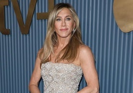 Un hombre estrella su coche contra las puertas de la mansión de Jennifer Aniston mientras la actriz estaba dentro