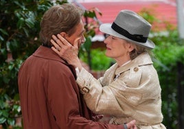 Meryl Streep y Martin Short sellan su romance en pleno rodaje con un apasionado beso