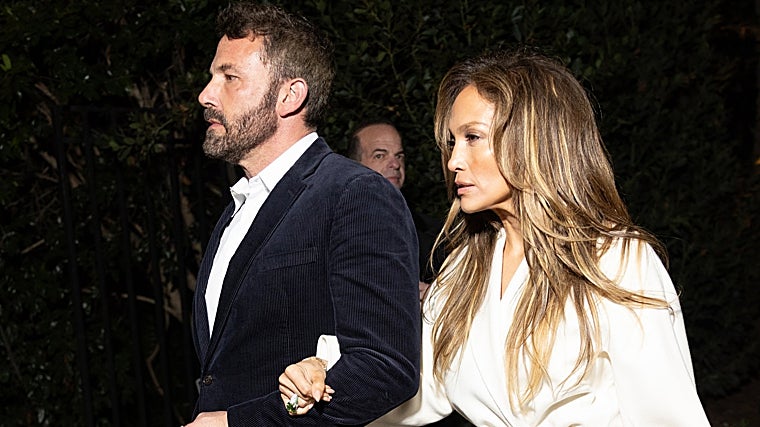 Ben Affleck saca su español a flote: «Muy bien» con su soltería y «por supuesto» que le gustan las latinas