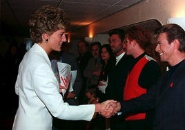 La historia de las fotos de Diana de Gales y David Bowie que Buckingham quiso ocultar porque desvelaban un 'affaire'