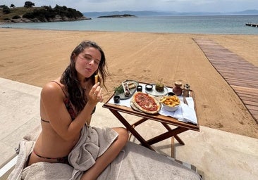 Bea Gimeno presume de embarazo y bikini en un idílico destino