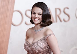 El misterio de la foto viral de Selena Gomez, resuelto: «¿Esas dos rayas en la mesa?»