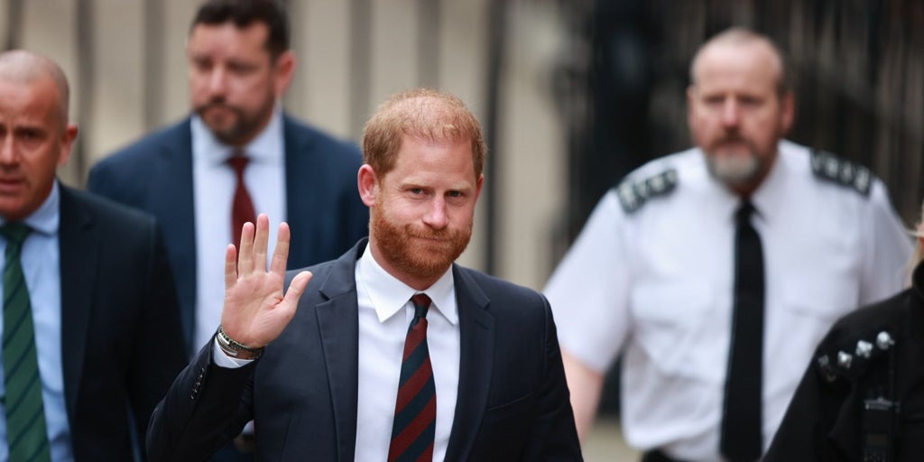 El príncipe harry preguntó si podía cambiar su apellido por spencer, el de su madre