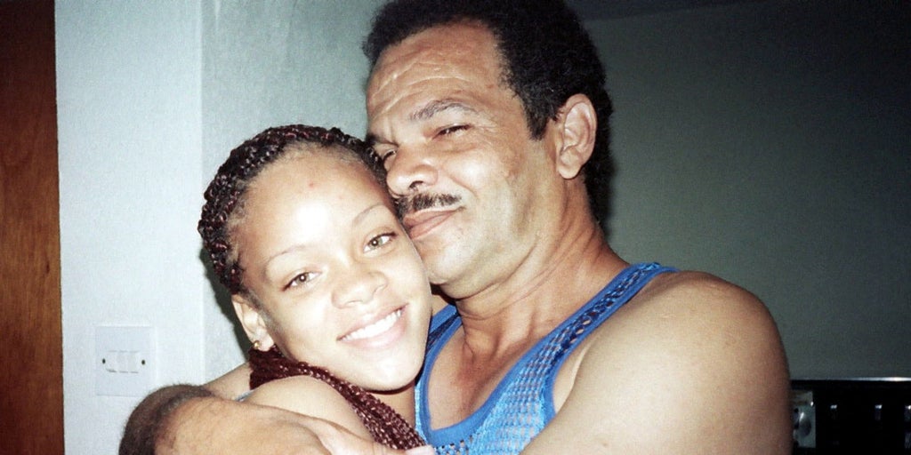 Muere el padre de rihanna: la cantante le acompaña pese a su polémica relación
