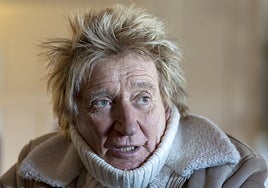 Rod Stewart siembra la alarma al cancelar otro concierto por enfermedad