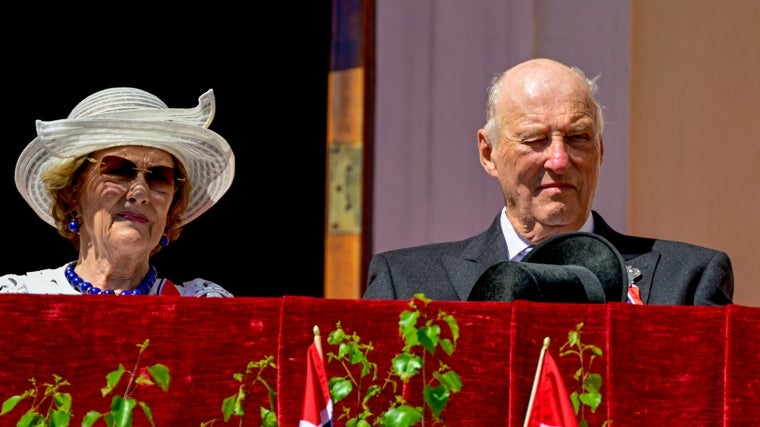 A la luz los detalles de la visita secreta de los reyes Harald y Sonia de Noruega a Tenerife