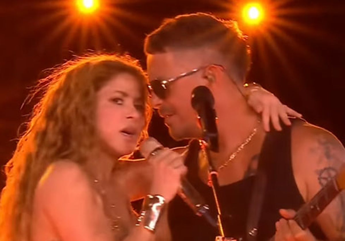 Shakira y Alejandro Sanz, en una imagen del concierto de Miami.