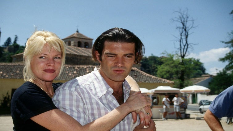 Antonio Banderas recuerda el polémico inicio de su romance con Melanie Griffith: «Los dos estábamos casados»