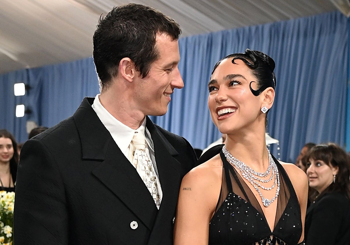 Callum Turner y Dua Lipa en la última Met Gala