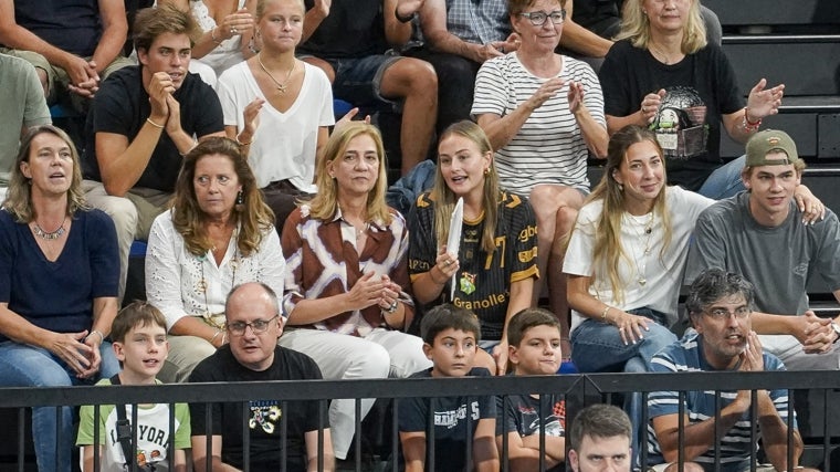 Miguel Urdangarin y su novia, Olympia Beracasa, juntos en el hospital