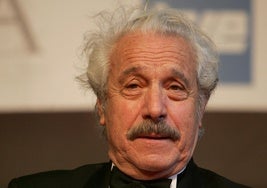 La familia de Manolo Zarzo, enfrentada en el tanatorio por la presencia de Flavia, la hija del actor