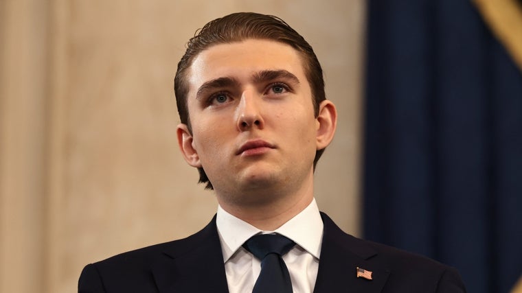 Barron Trump, el hijo menor de Donald Trump, se hace con 40 millones con las criptomonedas a sus 19 años