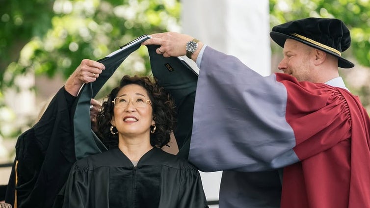 Sandra Oh, de 'Anatomía de Grey', ya es doctora: «Gracias por ayudar a cumplir el sueño de mis padres»