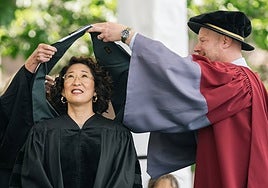 Sandra Oh, de 'Anatomía de Grey', ya es doctora: «Gracias por ayudar a cumplir el sueño de mis padres»
