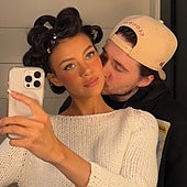 Brooklyn Beckham celebra su aniversario con Nicola Peltz... y con nuevo dardo hacia sus padres