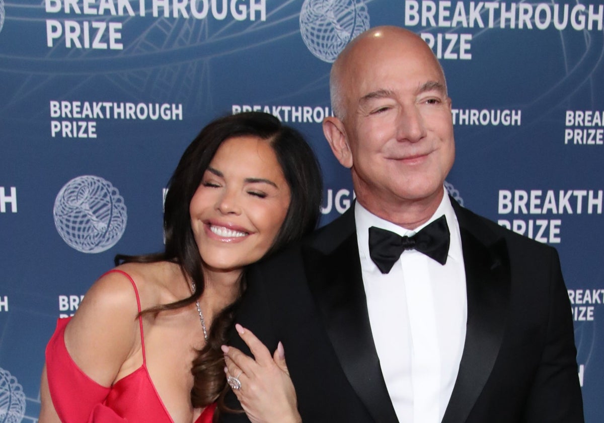 Gastos millonarios, 27 vestidos y estrellas invitadas... las polémicas extravagancias en la boda de Jeff Bezos