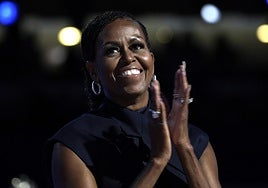 Michelle Obama y Steven  Spielberg navegan juntos en un yate de 250 millones de dólares en Mallorca