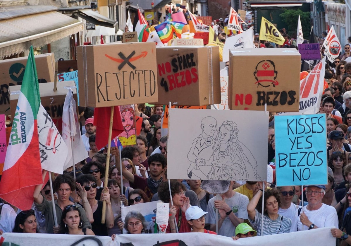 Una manifestación en Venecia en contra de la boda de Jeff Bezos