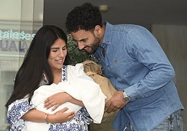 Isa Pantoja comparte su tristeza: «He tardado mucho en tener a mi bebé y he perdido años a su lado»