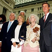 Los secretos de verano de la Casa de Alba: De las playas de Ibiza a las tertulias literarias en Extremadura