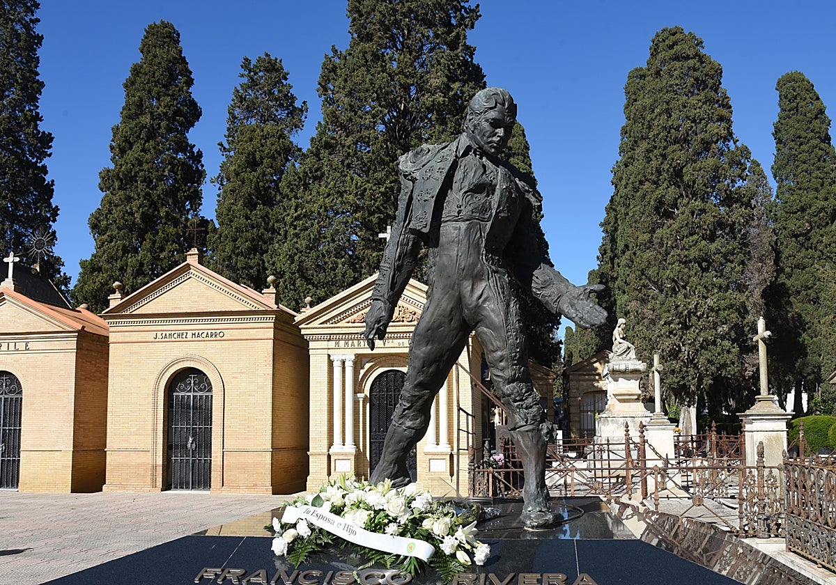 El mausoleo de Paquirri en el cementerio de San Fernando de Sevilla.