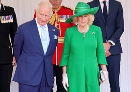 ¿Preocupación por Carlos III? Un vaso roto en el ojo desata especulaciones sobre su salud