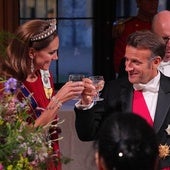 El gesto de Macron a Kate Middleton se hace viral: «Ha sido muy maleducado»